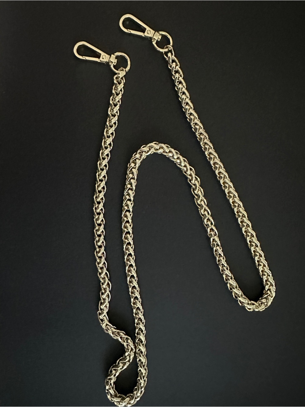 Premium replacement purse chain strap
NWOT light gold 36"